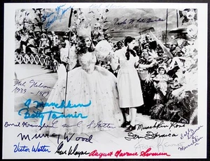 Original WIZARD OF OZ Photo HAND SIGNED by 14 MUNCHKINS / Original Autograph - Picture 1 of 1