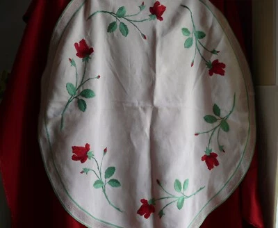 Napperon ou petite nappe ovale en toile de lin brodée main décor fleurs  - Photo 1/4