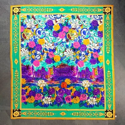 GIANNI VERSACE Mantón de Seda Bufanda Ópera París Estampado Talla 54 x 60" de 1990 Foto 1 de 4