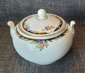 WEDGWOOD OSBORNE LIDDED SUGAR POT - Picture 1 of 3