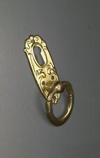Jugendstil Schlüsselschild 4,9 x 1,8 cm – Messing (matt) mit Griff – M055