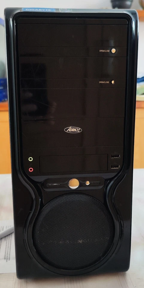 Pc Desktop AMD Phenom II X4 940 8GB SSD 240GB Sapphire Radeon RX550+Monitor 19" - Immagine 1 di 4