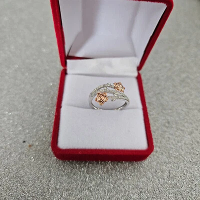 Anillo de banda de diamantes en oro rosa y platino sobre plata esterlina Foto 1 de 4