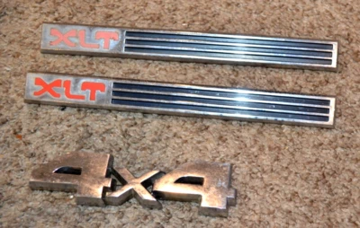 1987-1991 FORD BRONCO XLT 4X4 EMBLEM BADGE AUTHENTIC USED F150 F350 F250 USED!!! - Imagem 1 de 4