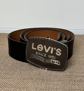 Levi’s Cintura Uomo Cricchetto Nera Fibbia Automatica Regolabile 39,5” Logo Targa - Foto 1 di 5