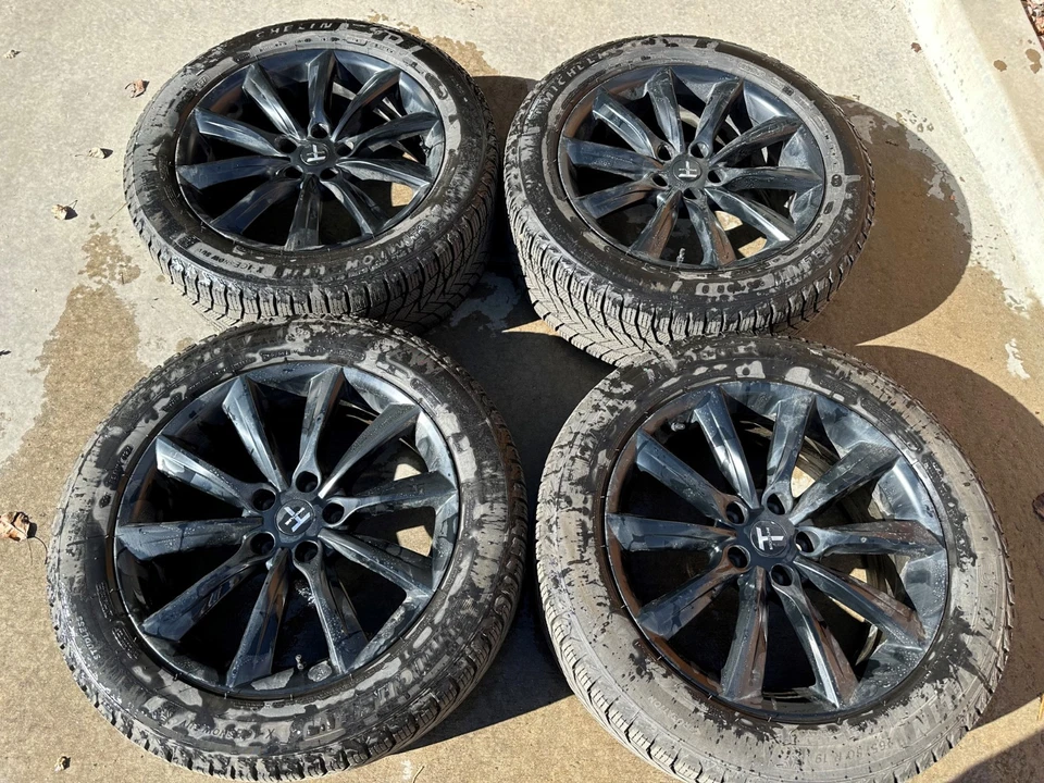 Juego de neumáticos y ruedas de invierno modelo X T Sportline 19" - neumáticos Michelin X-Ice Foto 1 de 2