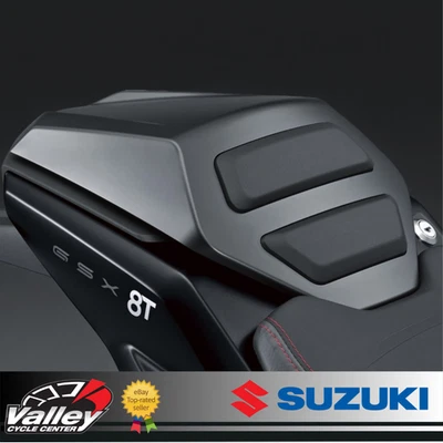 Капот заднего сиденья матовый металлический черный Suzuki 2026 GSX-8T & GSX-8TT 45041-47L00-YKV - Изображение 1 из 2
