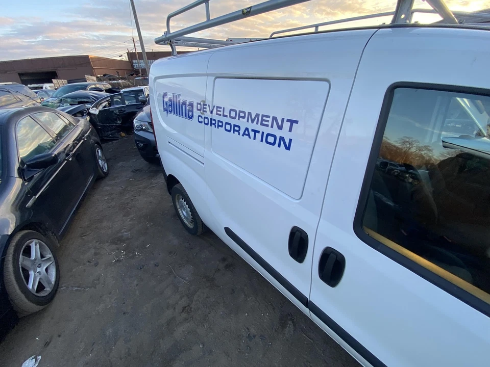 Used Rear Right Door Assembly Rear Side fits: 2018 Ram Promaster city sliding w/ Foto 1 de 4