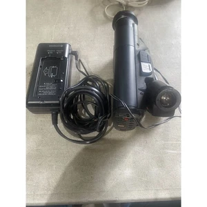 Hitachi VM-H37E 8mm Video Camera/Recorder Black Display Auto Focus - For Parts - Picture 1 of 13