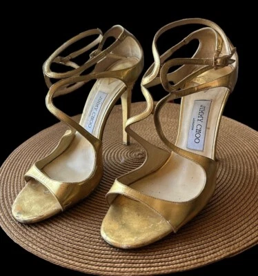 Сандалии Jimmy Choo $985 Lang Gold лакированная кожа металлик с ремешками размер 39,5 ПОВРЕЖДЕНЫ - Изображение 1 из 4