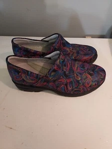 Nurse Mates Align Indya Rainbow Paisley Women's Size 11W Clogs - Picture 1 of 5