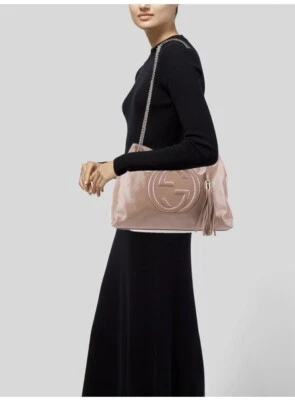 Bolsa de ombro Gucci Soho couro envernizado alça corrente blush grande - Imagem 1 de 4