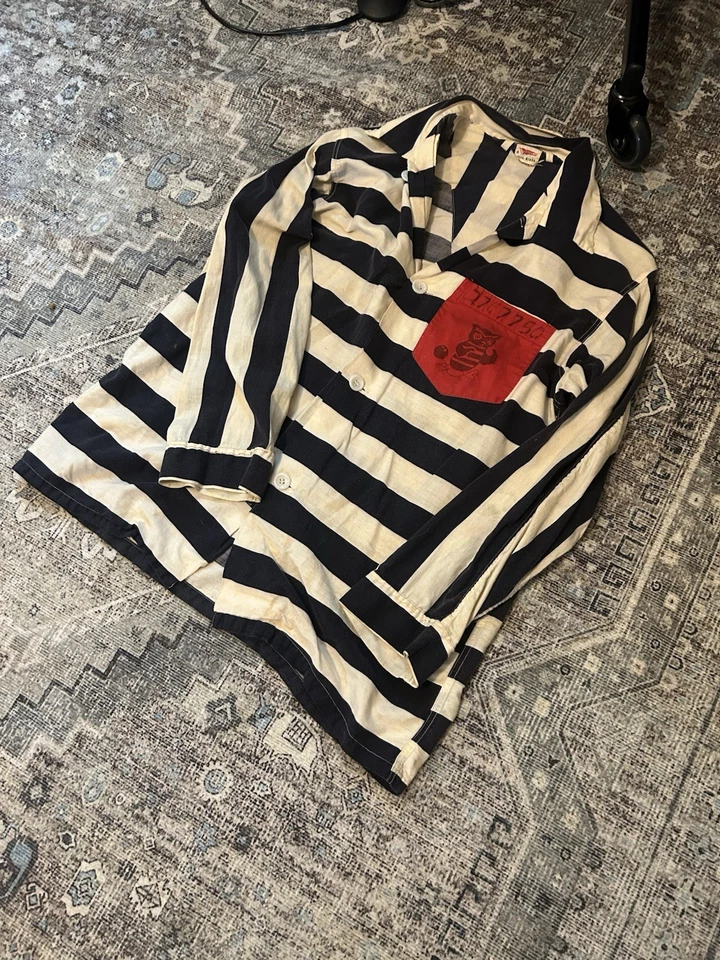 Conjunto de ropa de dormir de colección de los años 50 de pájaros de la cárcel universitaria Foto 1 de 4