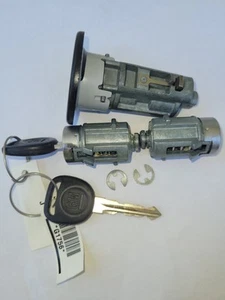 Chevrolet Buick Pontiac Ignition and Door Lock Set With 2 Keys 2005-2013 - Picture 1 of 2