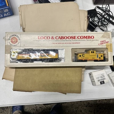 Bachmann 61600 HO F9 Diesel Locomotive Caboose Chessie System.  785 - Image 1 of 4