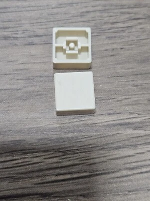 15 PIEZAS OMRON B32-1300 TAPA TÁCTIL CUADRADA 12mm,12mm GRIS CLARO NOS (2223) Foto 1 de 2