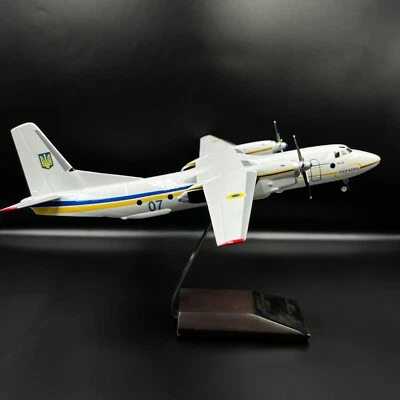 Modelo Oficial Antonov An-26 "CURL "07" Guardia Nacional Ucrania, escala 1:72 Foto 1 de 4