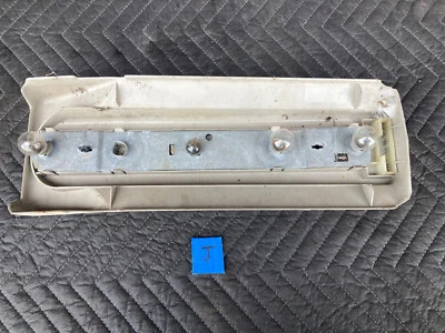 1982-1994 BMW E30 318i 325i задний фонарь лампа держатель багажника панели 1368825 #2247M - Изображение 1 из 4