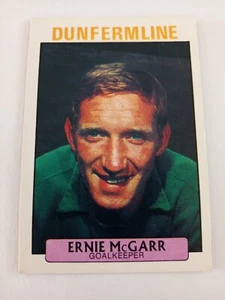 Tarjeta de fútbol americano Ernie McGarr Dunfermline 1971 de los futbolistas escoceses - Imagen 1 de 5