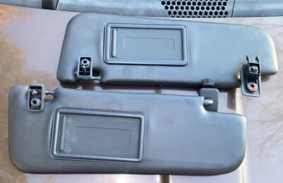 Fiat 500 2012-2019 Abarth Pop Sport Fiat 1SC51JXWAE Left or Right Sun Visor Foto 1 de 3