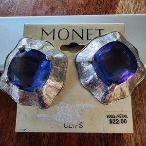 Orecchini Vintage Firmati MONET Vetro Blu Silvertone Quadrati Clip On NOS - Foto 1 di 8