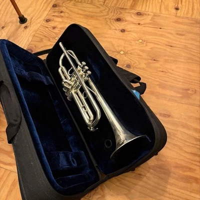 YAMAHA YTR-6320S Trompete YTR6320S versilbert verstellbar mit Koffer,... - Bild 1 von 4