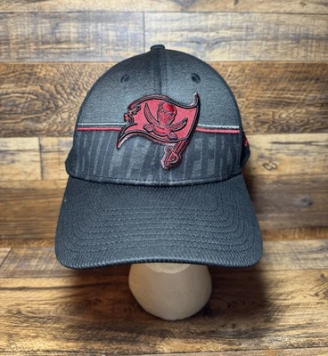 Tampa Bay Buccaneers New Era 2023 NFL Training Camp 39THIRTY Flex Fit Hat Men's - Image 1 of 4