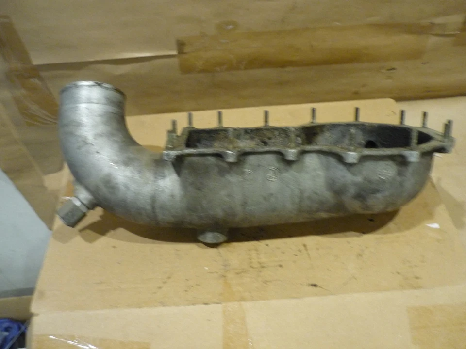 Ferrari 308 GTBi-GTSi - Soporte para distribuidor de combustible - P/N 117356 Foto 1 de 4