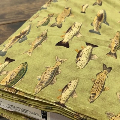 Tela de pescado estampado Robert Kaufman 1223 Sports Club 8,5 yardas 43" de ancho Foto 1 de 4