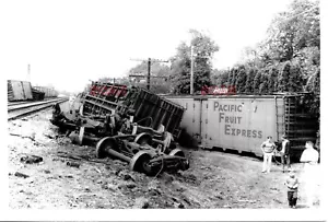 25A207 RP 1965 Chicago & North Western Railroad Wreck Morrison IL - Imagen 1 de 2
