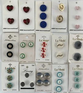 Vtg Lot 15 Cards Various Type Buttons JHB, Lansing, Streamline - Total 40 - Picture 1 of 6