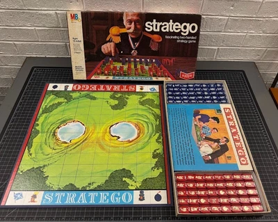 VTG STRATEGO BOARD GAME BY MILTON BRADLEY 1977 EDITION COMPLETE EXCELLENT - Image 1 of 4