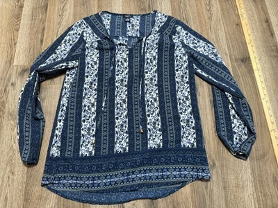 Blusa Rue 21, Para Mujer Talla Mediana, Blanco Azul Verde, Floral, Manga Larga Foto 1 de 4