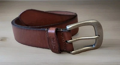 Новый LEVI'S размер 34-36 (M) желтовато-коричневый коричневый полированный край кожаный повседневный мужской ремень  - Изображение 1 из 4