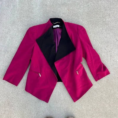 Blazer Calvin Klein Beet magenta frente abierto dobladillo en V talla 2 Foto 1 de 4