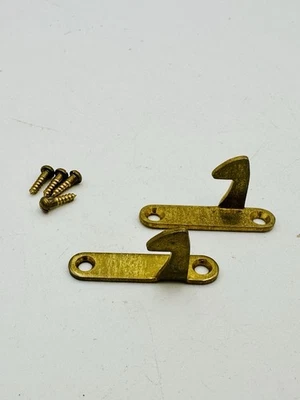 Par de pestillos de gabinete Hoosier de latón | Pieza de repuesto de gancho de captura Foto 1 de 3
