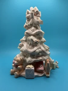 Lenox Holiday Traditions Porzellan Weihnachtsbaum Figur mit Spielzeug & Geschenken 8 Zoll - Bild 1 von 9