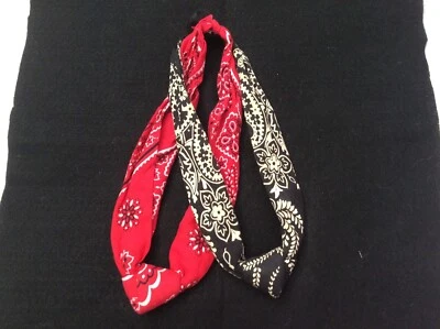 Par Vintage Bandana’s Rojo y Blanco y Negro y Crema  Foto 1 de 4