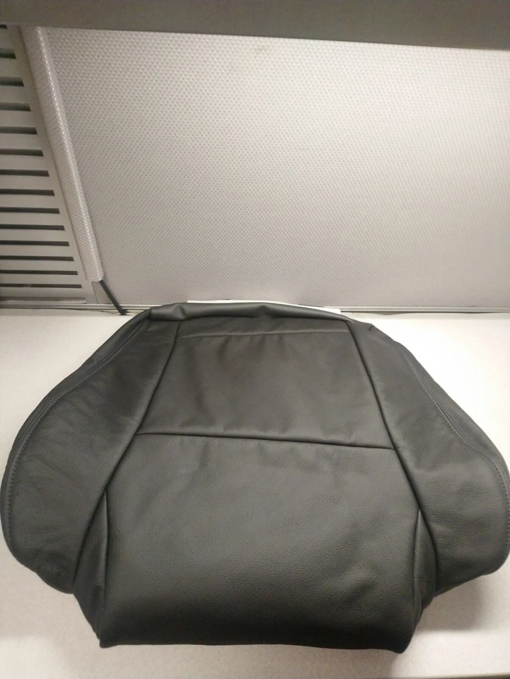 04-06 GTO 后座黑色座椅底盖原始设备制造商通用全新 92146853 全新无标签 — 第 1/1 张图片