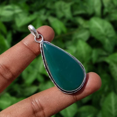 Colgante de piedras preciosas de ónix verde natural corte pera enchapado en plata 925 joyería de moda Foto 1 de 4