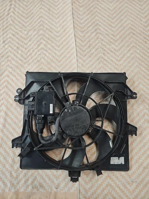 Conjunto de motor ventilador de refrigeración radiador Hyundai Veloster TURBO 13-17 253802VXXX OEM  Foto 1 de 4