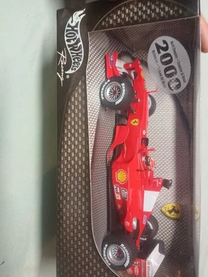 Hot Wheels Ferrari F1-2000 Michael Schumacher escala 1:24 Foto 1 de 4