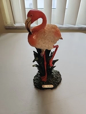 Estatuilla de flamenco Lareaux Florida 6 pulgadas de alto Foto 1 de 4