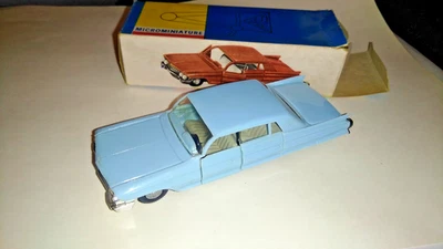 Politoys  CADILLAC SEDAN   1/41     -  plastica APS - # 69 azzurro - Immagine 1 di 4