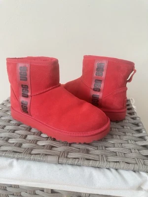 Botas Ugg Rojas Talla 8 Mujer Muy Buen Estado  Foto 1 de 4