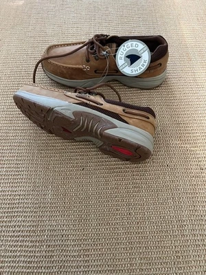 Zapato cómodo/barco Rugged Shark de cuero marrón para hombre talla 9,5 Foto 1 de 3