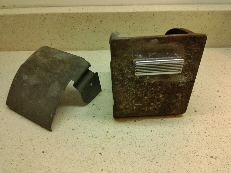 Conjunto de bandeja de cinzas painel Lincoln Cosmopolitan 1949-1951 - Imagem 1 de 4