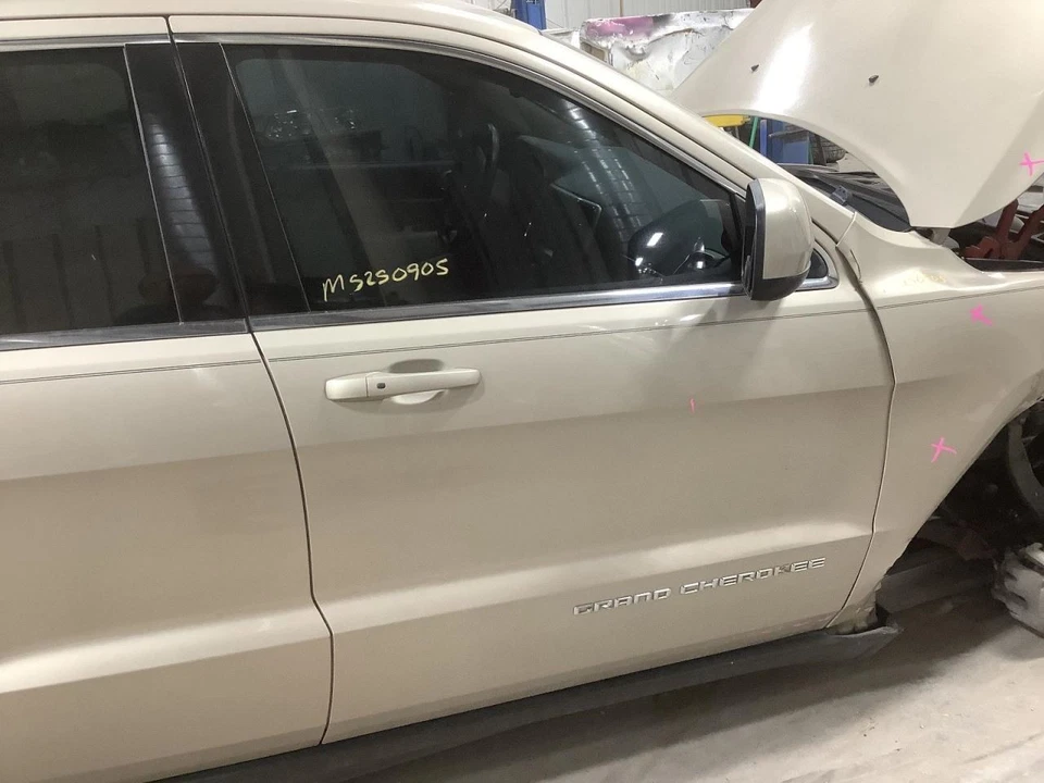 Passenger Front Door Wk Body VIN E Or F Fits 11-22 GRAND CHEROKEE 4960405 Foto 1 de 1