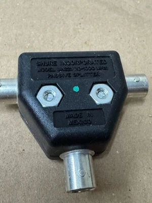 Shure Antenna Signal Splitter - UA221 (SOLD IN PAIRS) - Image 1 of 2