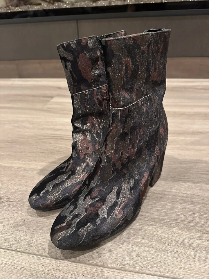 Botas Summit Shaw White Mountain para mujer negras camufladas tacón bloque botín 41 Foto 1 de 4